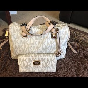 Purse (Micheal Kors)